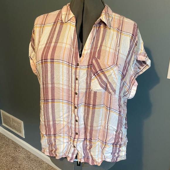 Maurices Tops - ☀️🌴 2 for $7 ☀️🌴 Dolman sleeve button down back plaid top
